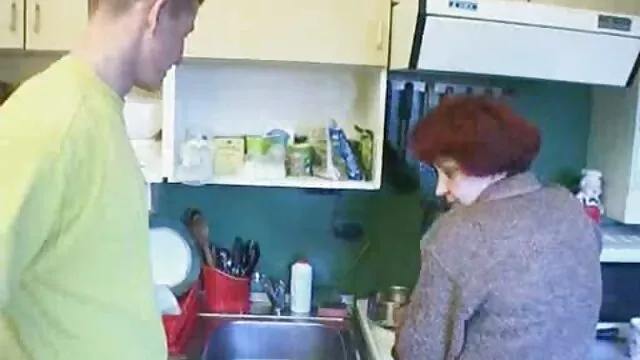 裸のティーンが贈るアマチュアの商品 h 動画 女性 向け