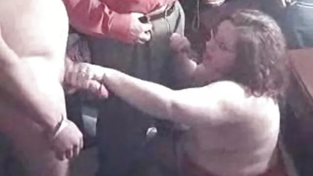 ブルネットは、お尻に激しく突き刺さった 女性 向け の エッチ な 無料 動画