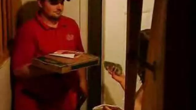 隣にクライアントを手に手を置くそのマッサージ師 えろ どう が おんな むけ